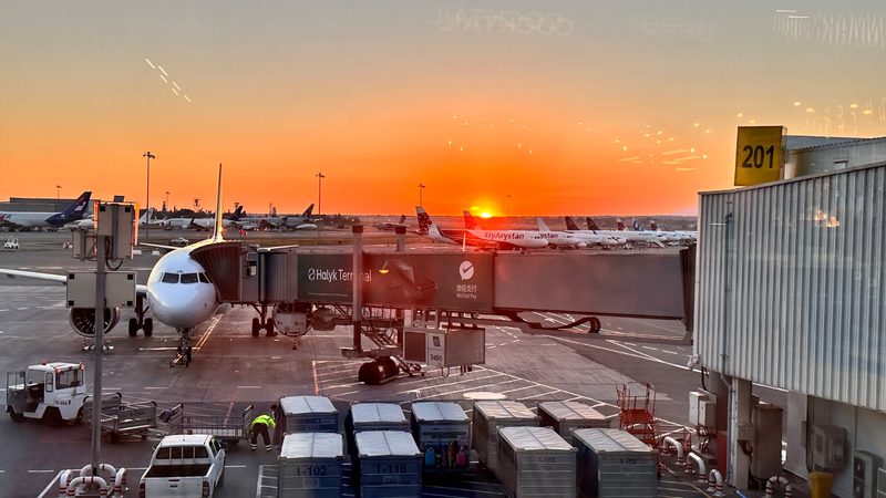 AN UNEXPECTED NIGHT AT THE AIRPORT ✈️